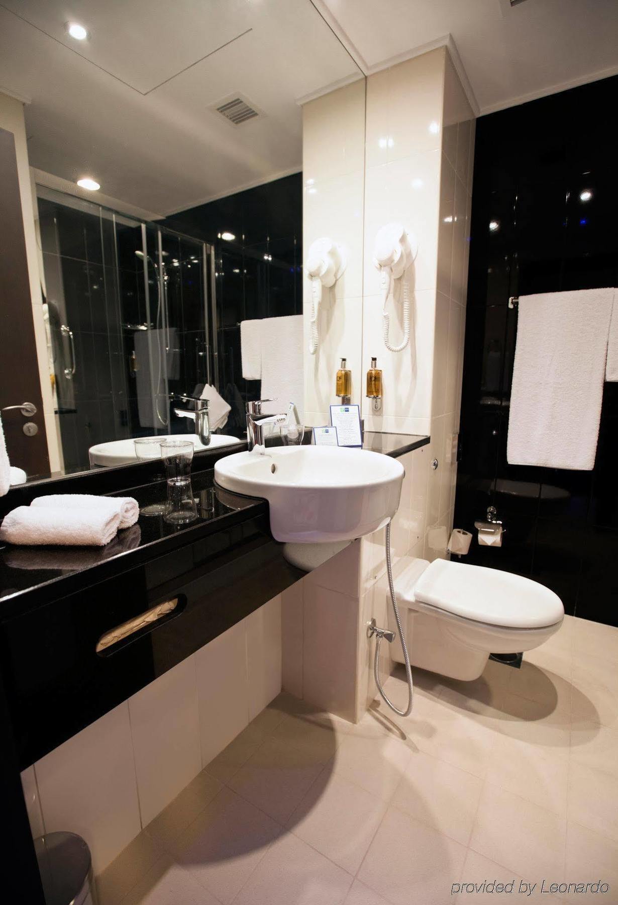 Holiday Bahrain Hotel Manama Room photo