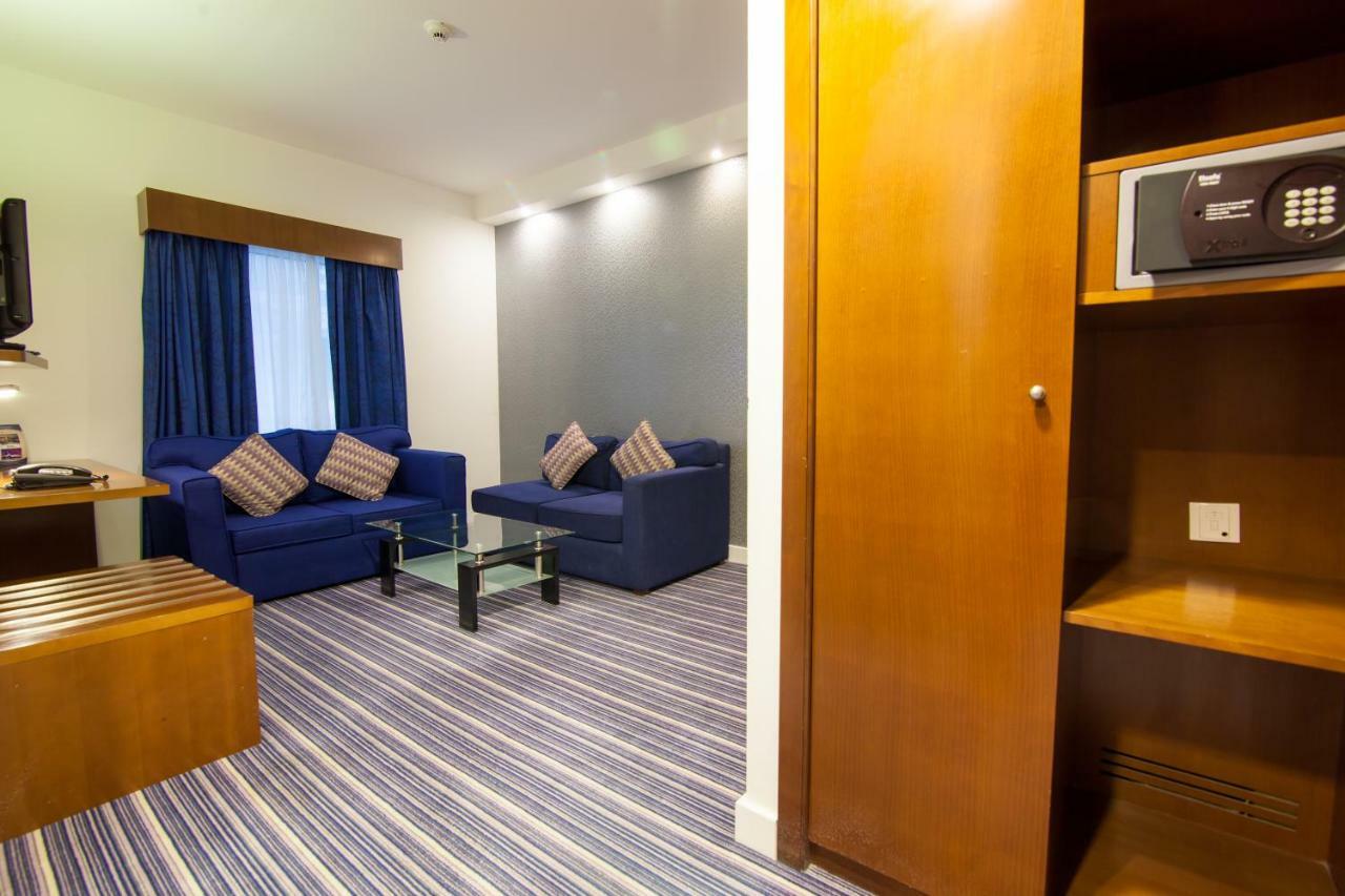 Holiday Bahrain Hotel Manama Exterior photo